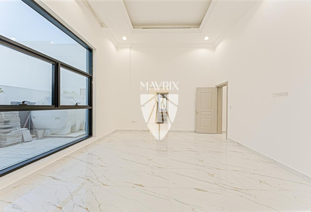Spacious 5BR Villa | Prime Location | Luxurious photo 11