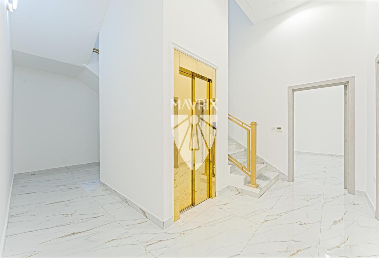 Spacious 5BR Villa | Prime Location | Luxurious photo 7