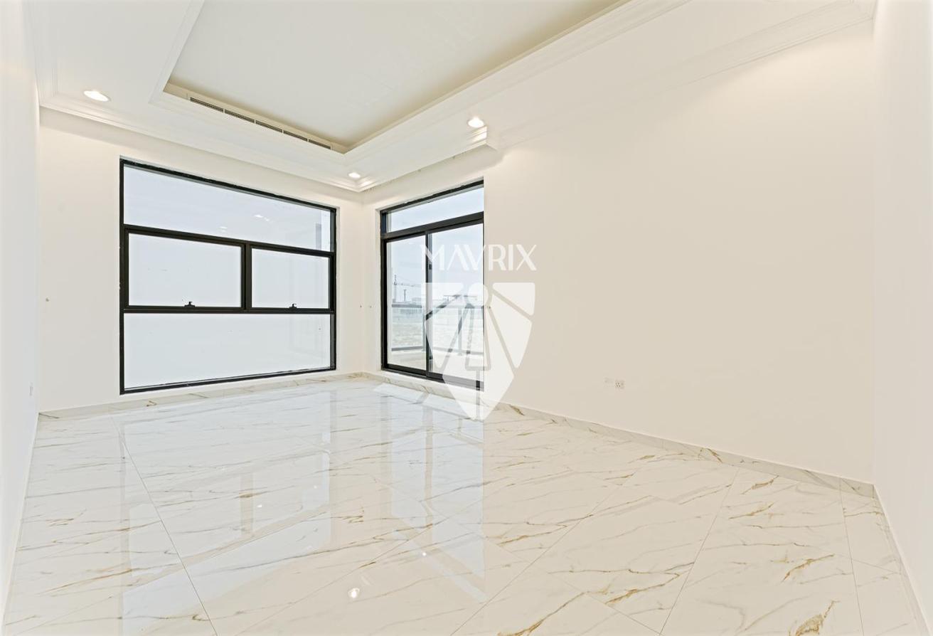 Spacious 5BR Villa | Prime Location | Luxurious photo 12
