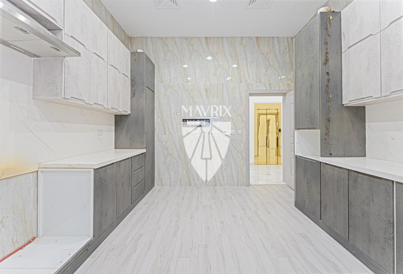 Spacious 5BR Villa | Prime Location | Luxurious photo 8