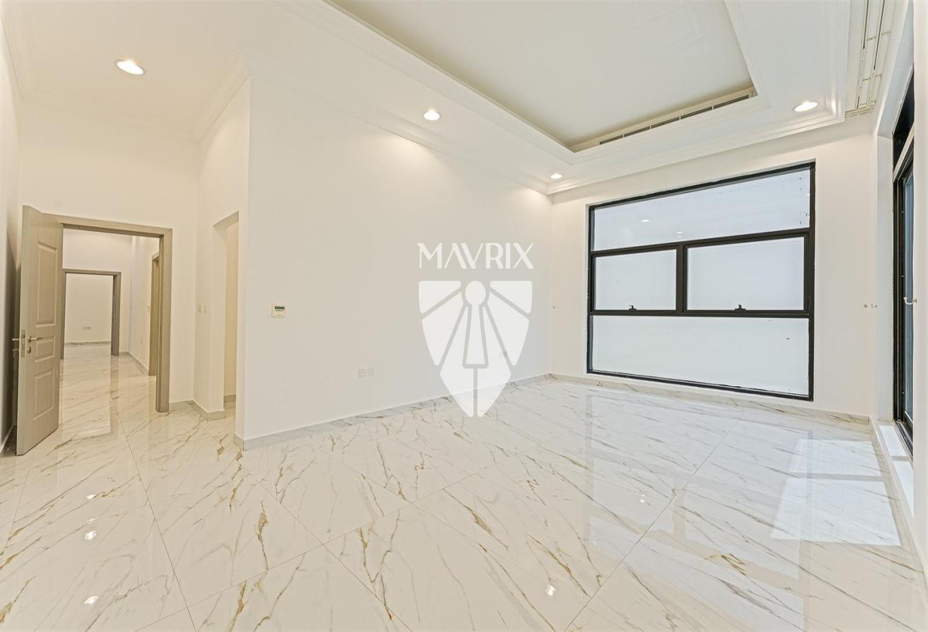 Spacious 5BR Villa | Prime Location | Luxurious photo 13