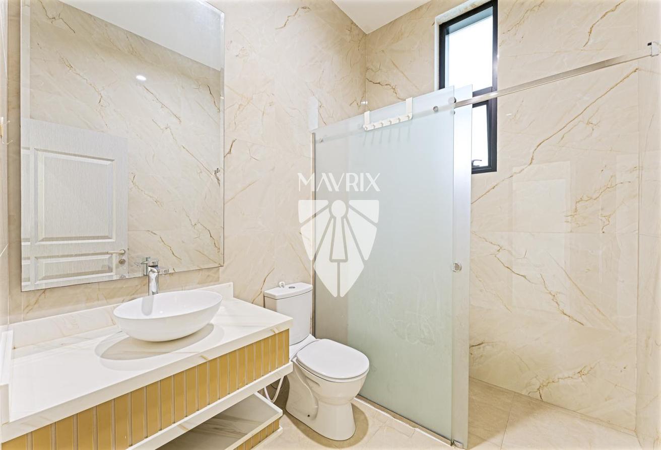 Spacious 5BR Villa | Prime Location | Luxurious photo 30