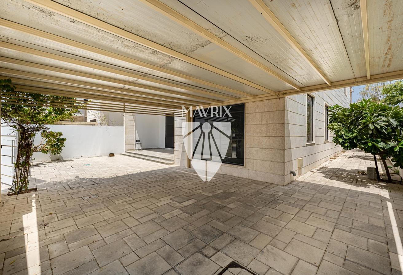 Spacious 5BR Villa | Prime Location | Luxurious photo 29