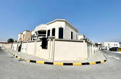 فيلا - 3 غرف نوم - 5 حمامات للايجار في الجزّات - ضاحية الرقة - الشارقة