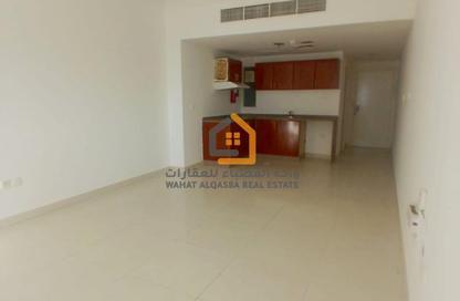 Apartment - Studio - 1 Bathroom for rent in Al Khan 5 building - Al Khan - Sharjah Apartment - Studio - 1 Bathroom for rent in Al Khan 5 building - Al Khan - Sharjah