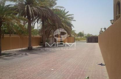 Villa - 6 Bedrooms - 6 Bathrooms for rent in Binal Jesrain - Between Two Bridges - Abu Dhabi