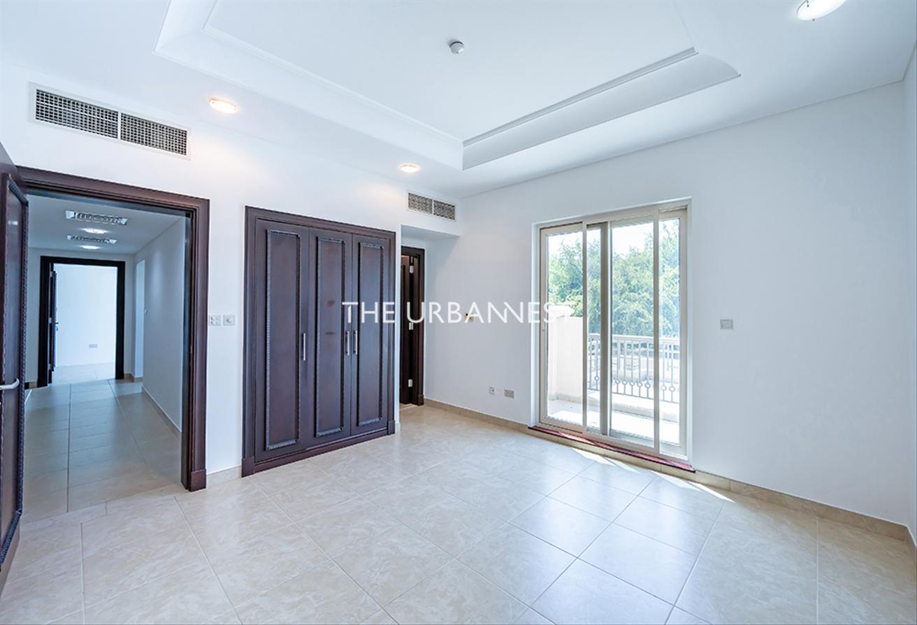 Big Plot | Close to Els | Golf Course View photo 21