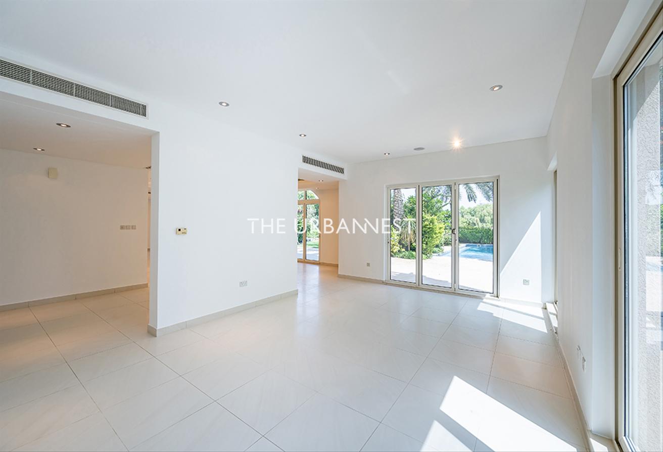 Big Plot | Close to Els | Golf Course View photo 5