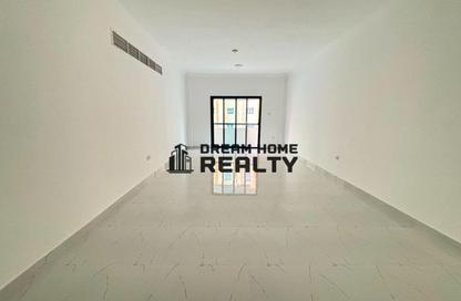 Apartment - 2 Bedrooms - 2 Bathrooms for rent in Yasmeen Tower - Al Majaz 2 - Al Majaz - Sharjah