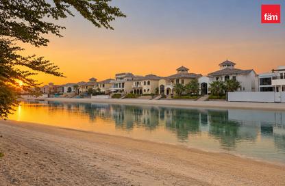 Villa - 4 - 5 for rent in Garden Homes Frond P - Garden Homes - Palm Jumeirah - Dubai