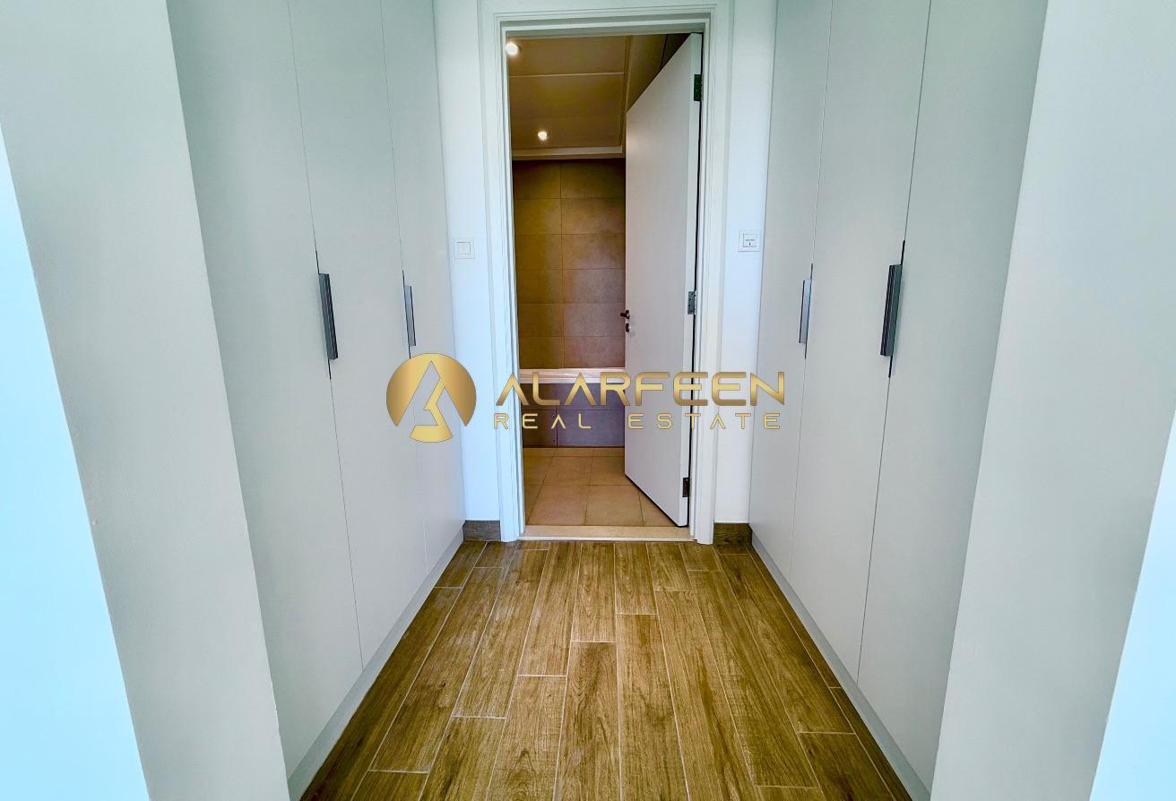 Beautiful 3BHK | Pool View | Close to Metro photo 16