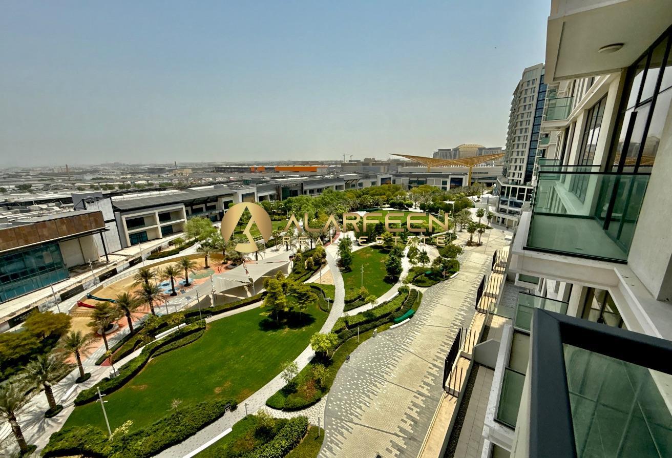 Beautiful 3BHK | Pool View | Close to Metro photo 19