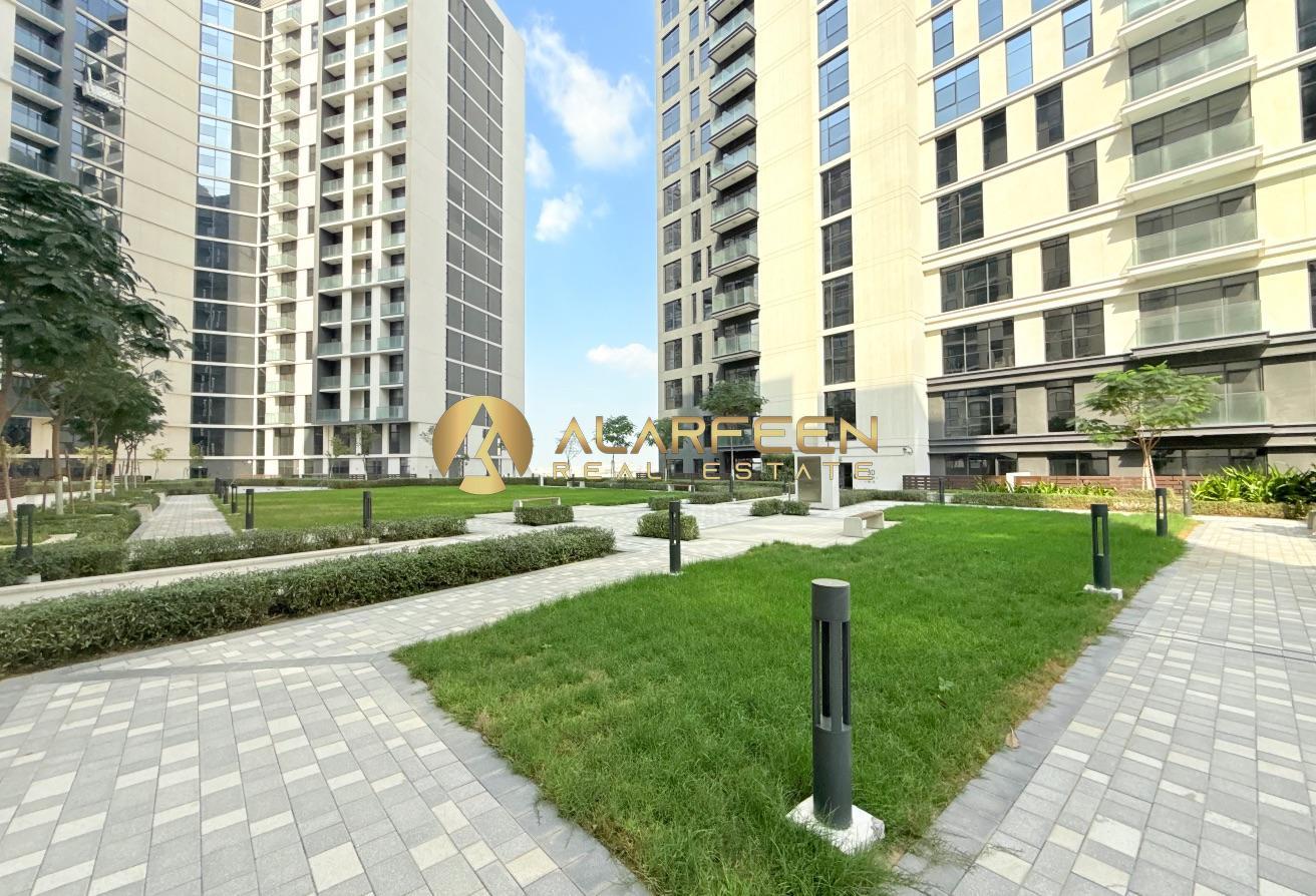 Beautiful 3BHK | Pool View | Close to Metro photo 22