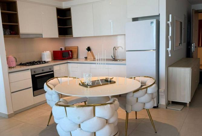 مفروش بالكامل | شاغر وجاهز للسكن | طابق مرتفع