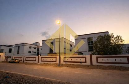 Staff Accommodation - Studio - 7+ Bathrooms for rent in Al Hayl - Fujairah