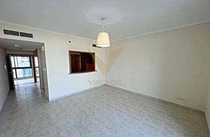 Apartment - Studio - 1 Bathroom for rent in The Links Canal Apartments - The Links - The Views - Dubai