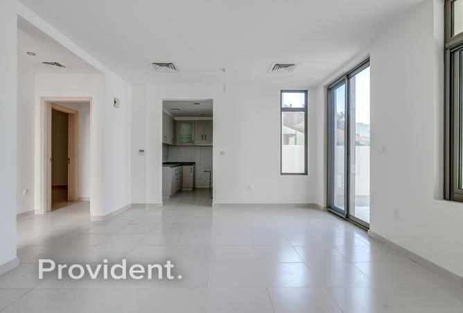 Huge Plot | Corner Unit | Vacant photo 3