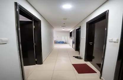 Apartment - 2 Bedrooms - 3 Bathrooms for rent in Mazaya 31 - Queue Point - Liwan - Dubai Land - Dubai