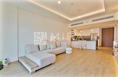 Apartment - 1 - 1 for sale in Central Park Building 1 - Central Park at City Walk - City Walk - Dubai