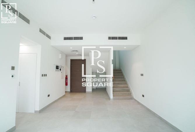 Corner Unit | 3BR Single   Row Villa | Vacant Now — photo 3