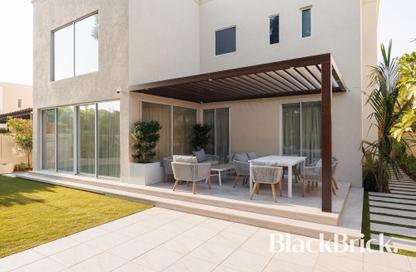 Villa - 5 - 6 for sale in Deema 3 - Deema - The Lakes - Dubai