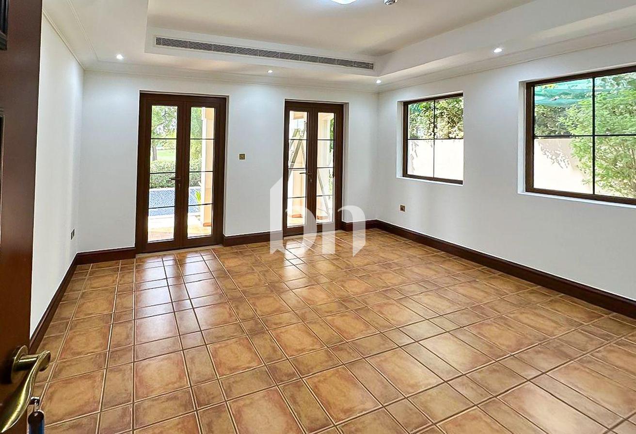 One Cheque| Private Pool | Unfurnished | Golf View photo 4