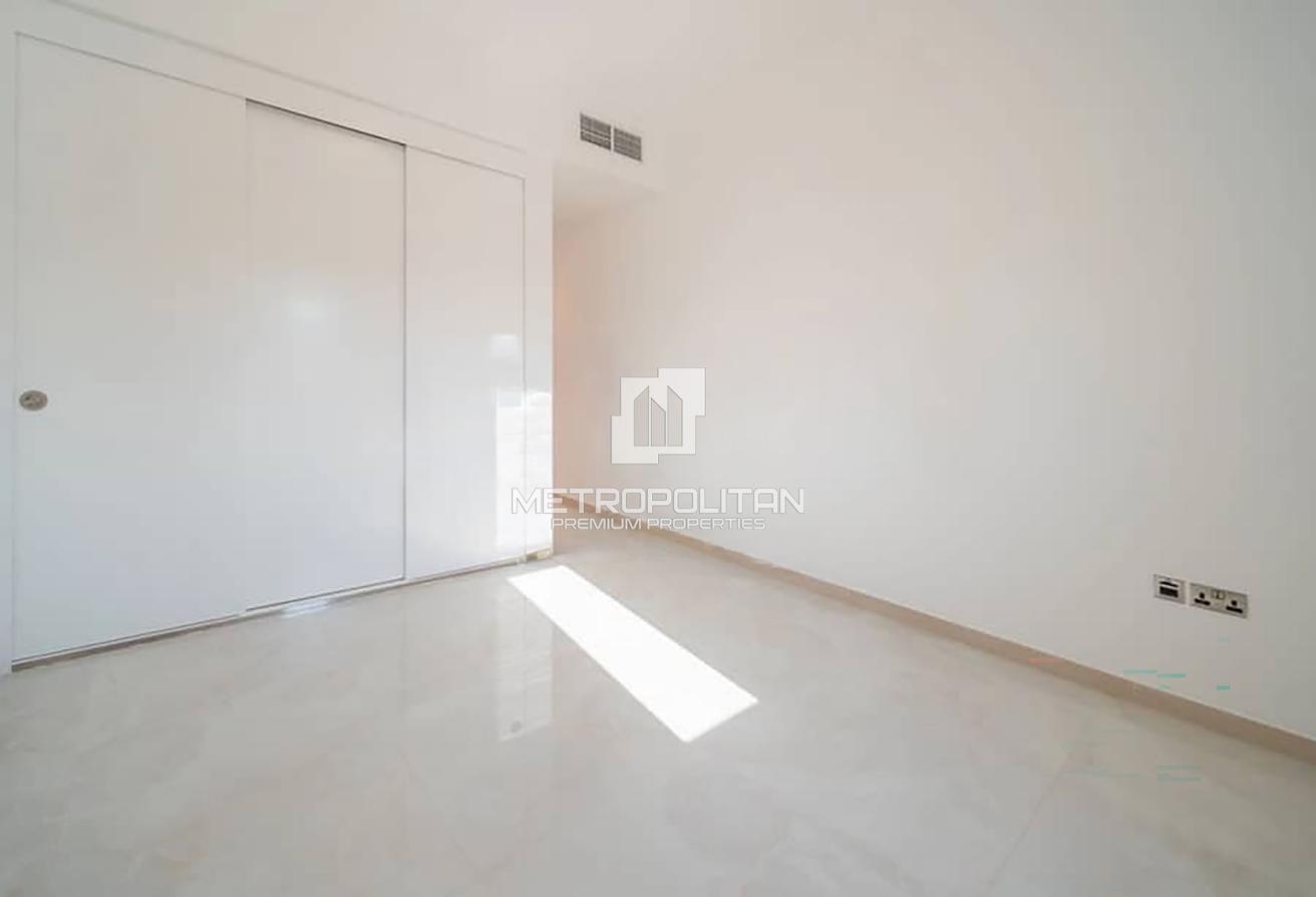 Luxury | Sea View | Vacant | Private Beach Access photo 8
