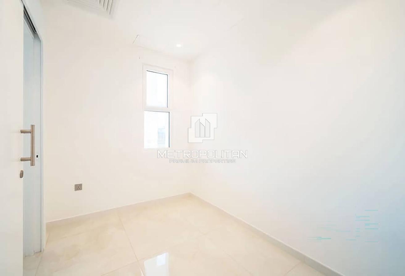 Luxury | Sea View | Vacant | Private Beach Access photo 10