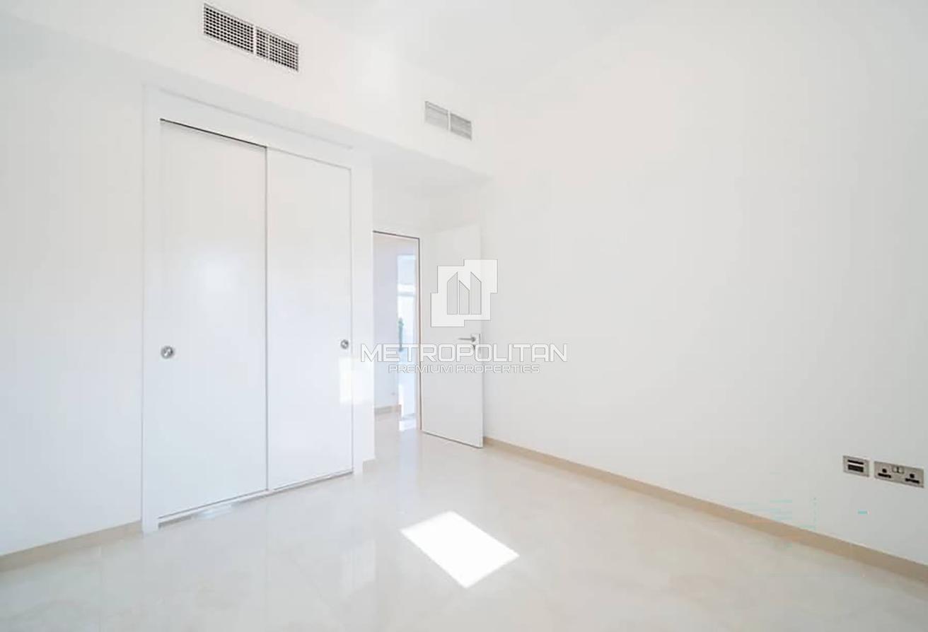 Luxury | Sea View | Vacant | Private Beach Access photo 12
