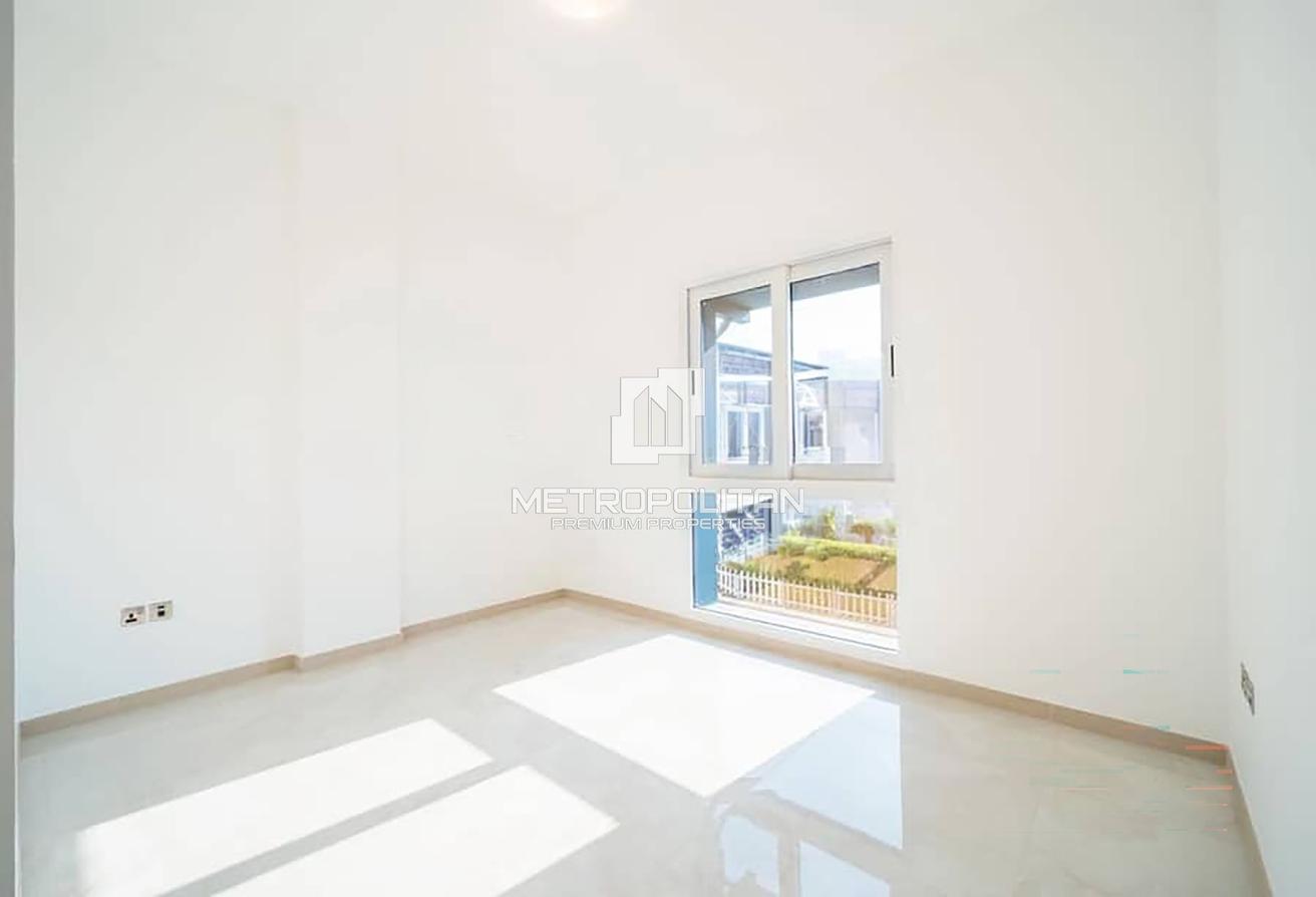 Luxury | Sea View | Vacant | Private Beach Access photo 14
