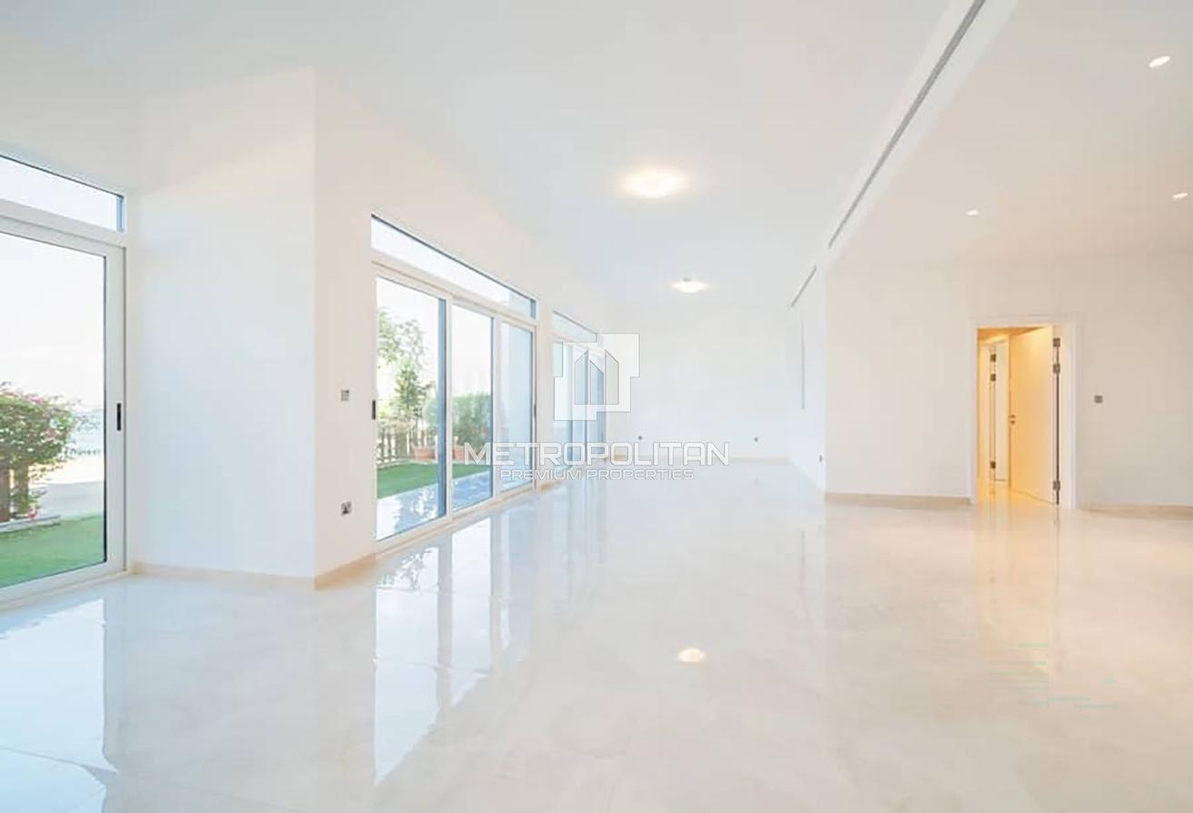 Luxury | Sea View | Vacant | Private Beach Access photo 3