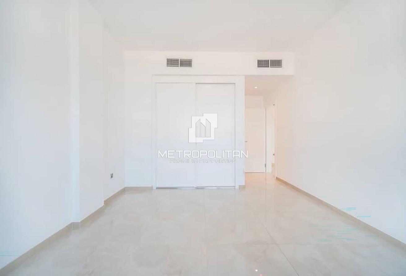 Luxury | Sea View | Vacant | Private Beach Access photo 16