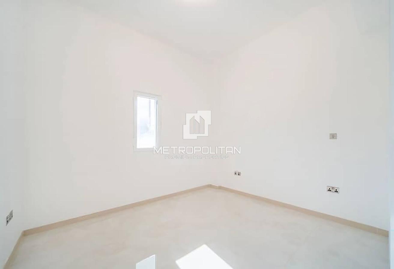 Luxury | Sea View | Vacant | Private Beach Access photo 13