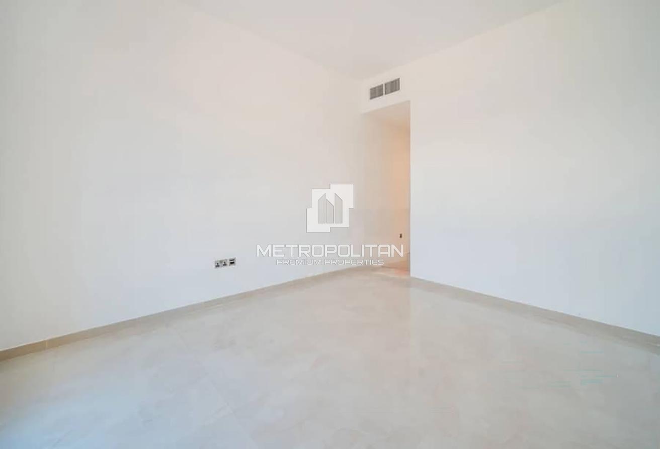 Luxury | Sea View | Vacant | Private Beach Access photo 11