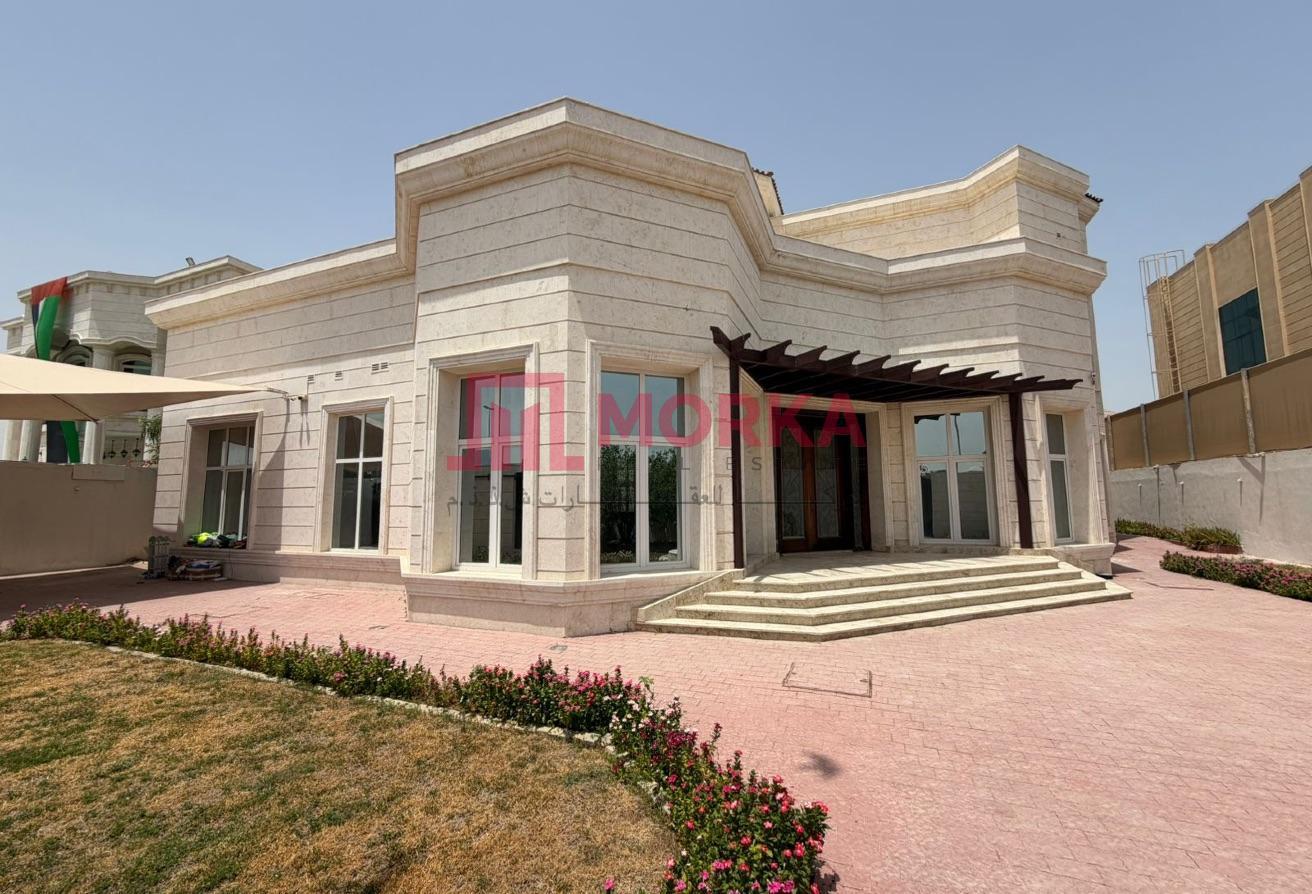 Classic Lifestyle |Luxury |Prime Location photo 2