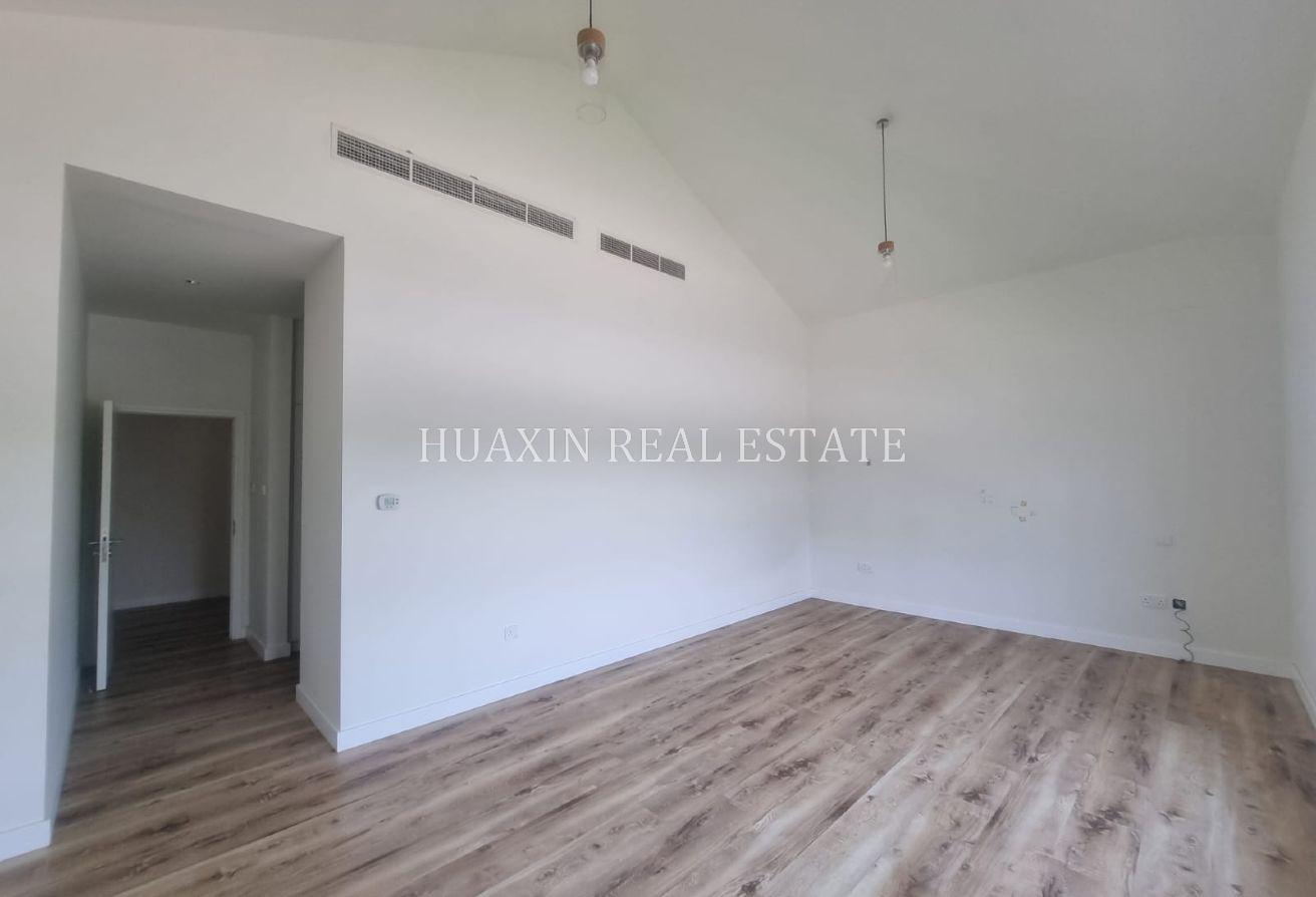 Fully Renovated|Shared Pool & Gym |Beautiful Villa photo 15