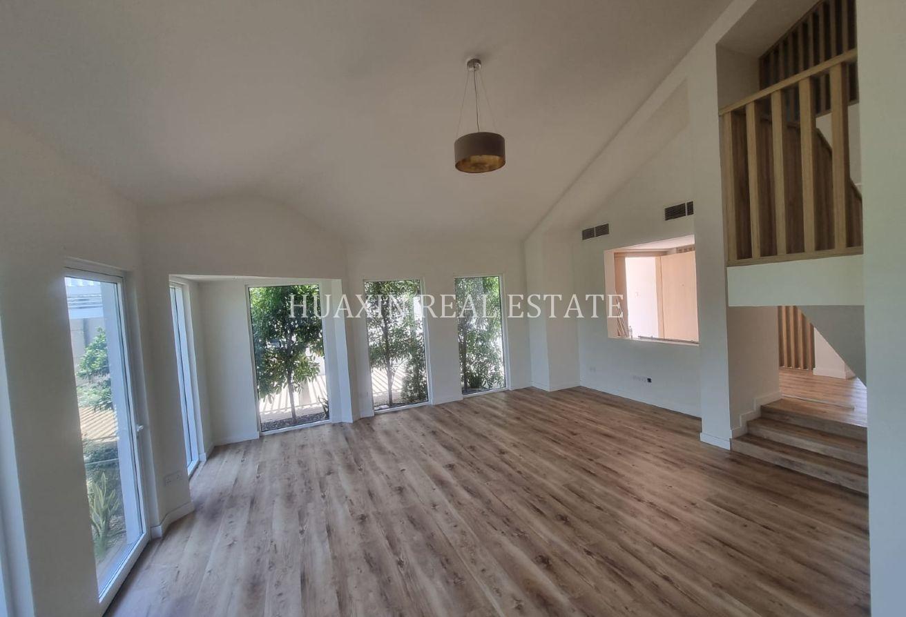 Fully Renovated|Shared Pool & Gym |Beautiful Villa photo 2