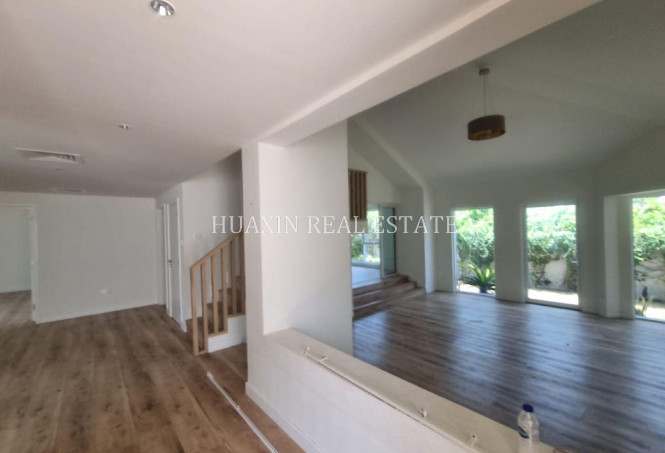 Fully Renovated|Shared Pool & Gym |Beautiful Villa photo 4