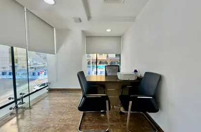 مكتب - 2 حمامات للايجار في شارع حمدان - أبوظبي