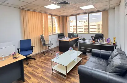 مركز أعمال - استوديو - 2 حمامات للايجار في الطابق الأول: مبنى الشيخ 05 - الخبيصي - ديرة - دبي