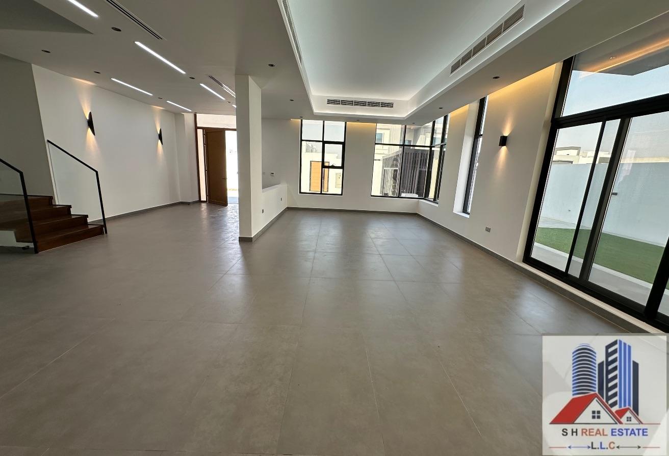 5 BR Villa with Private Garden in Dubai photo 7