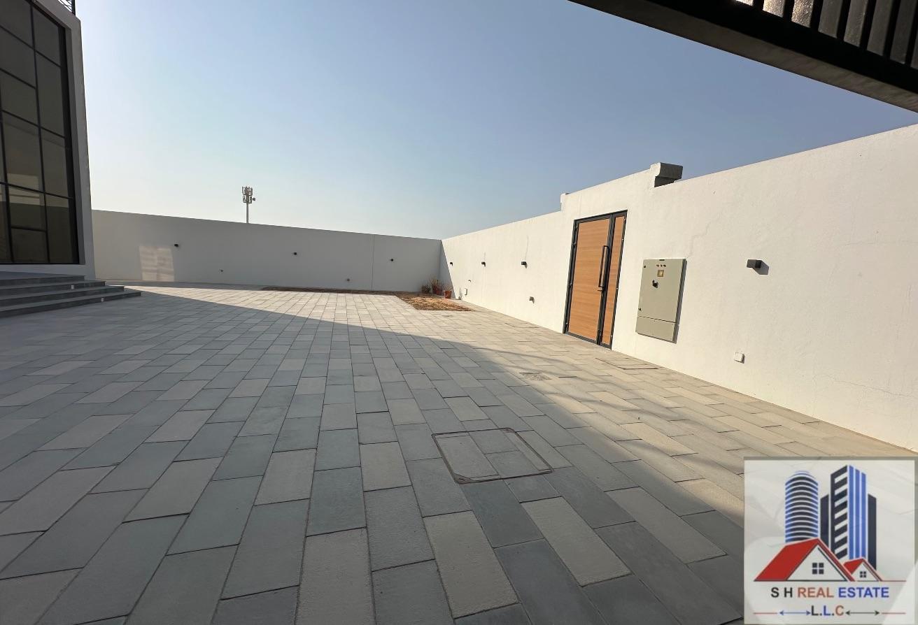 5 BR Villa with Private Garden in Dubai photo 12