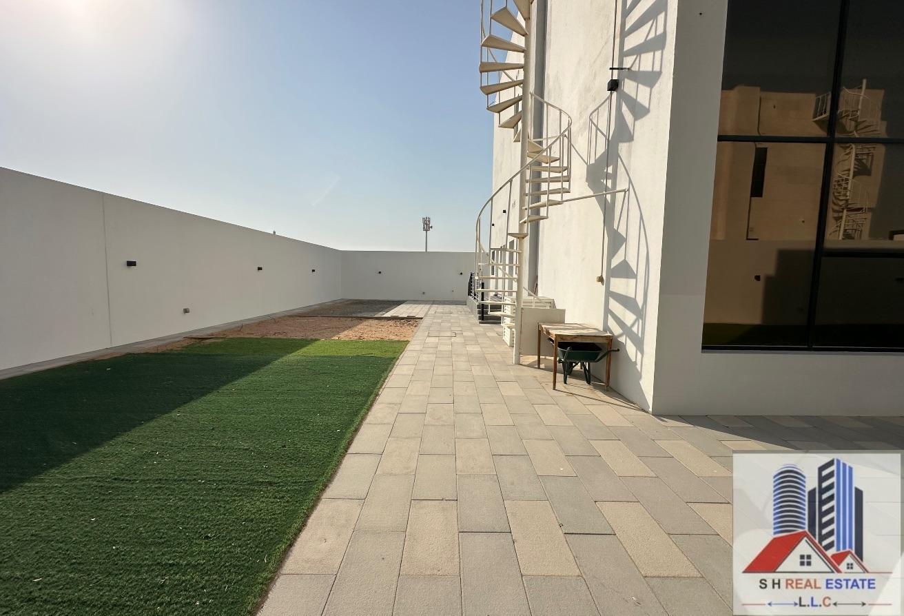 5 BR Villa with Private Garden in Dubai photo 9
