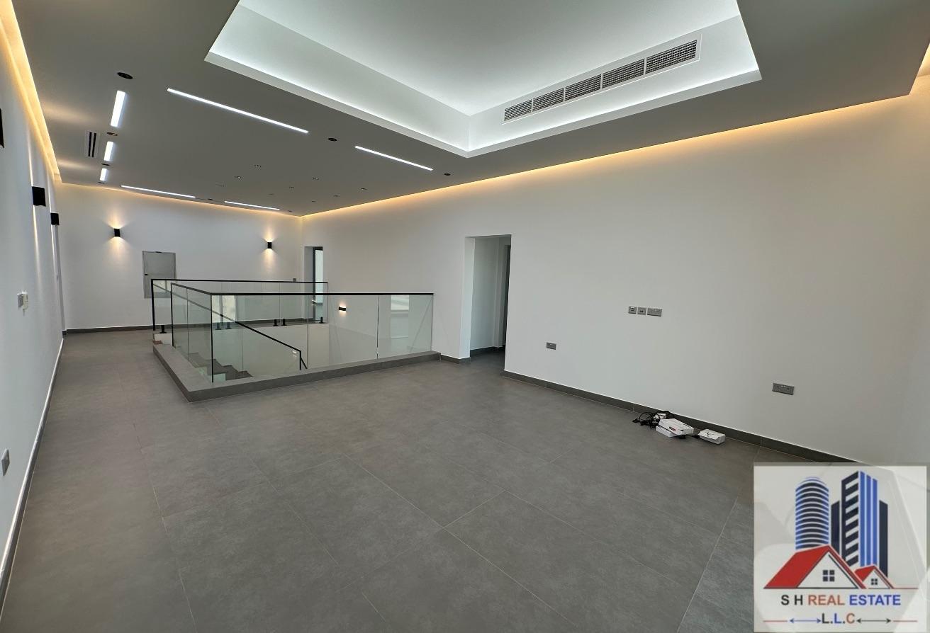 5 BR Villa with Private Garden in Dubai photo 4