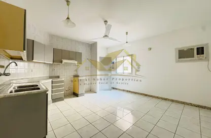 Apartment - Studio - 1 Bathroom for rent in Al Karama Sqaure - Al Karama - Dubai