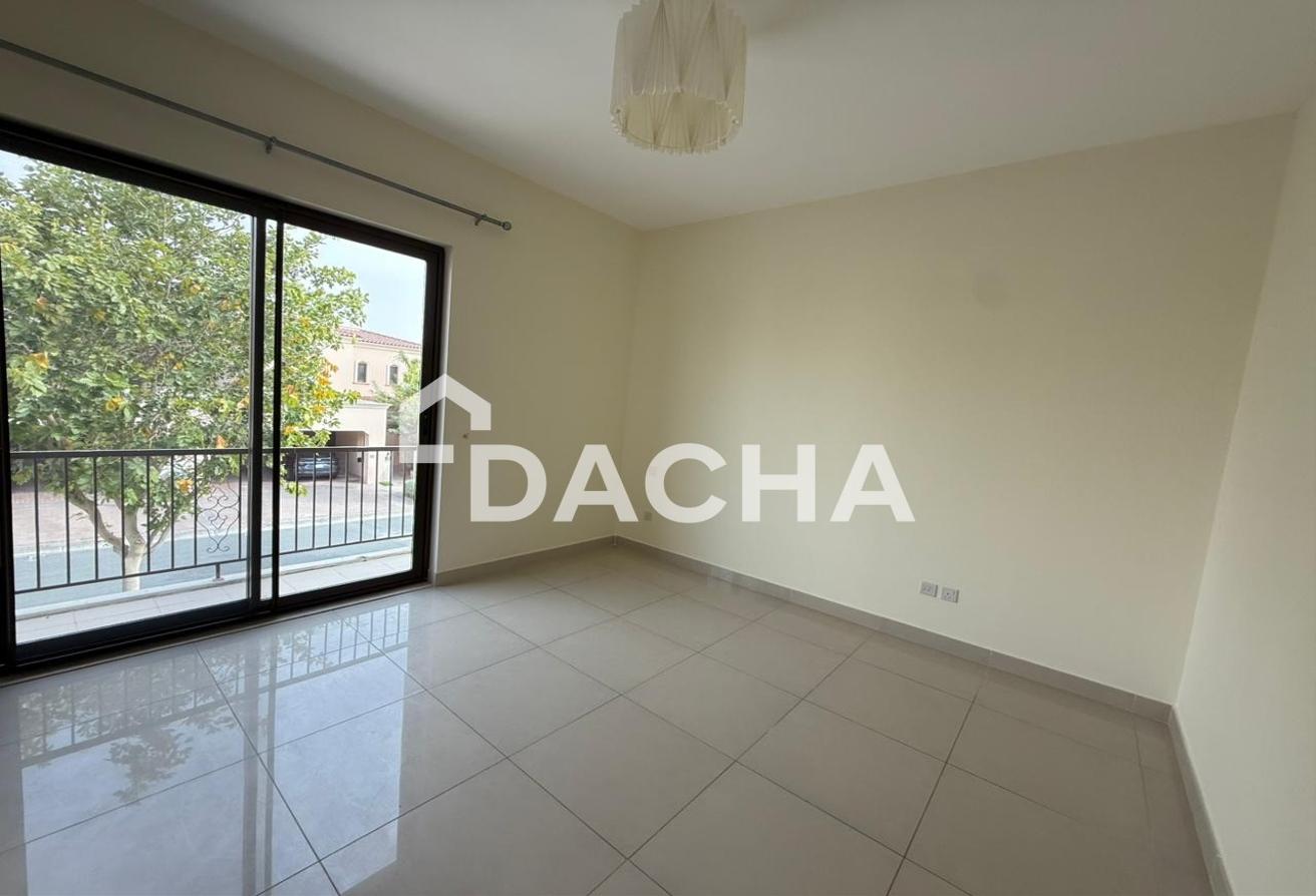 Huge Plot | Close to Amenities | Vacant photo 14