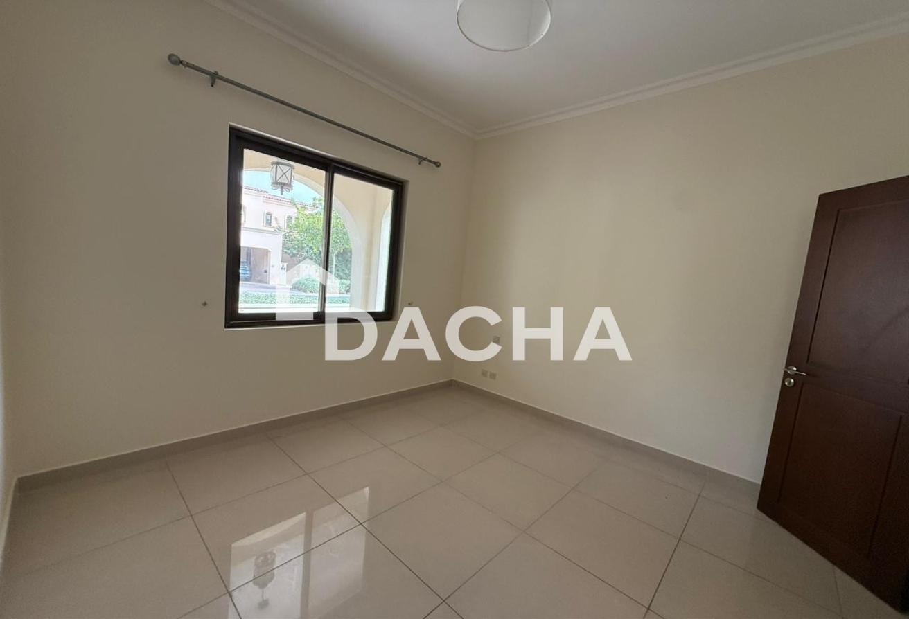 Huge Plot | Close to Amenities | Vacant photo 20