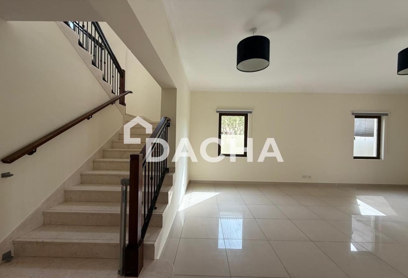 Huge Plot | Close to Amenities | Vacant photo 5