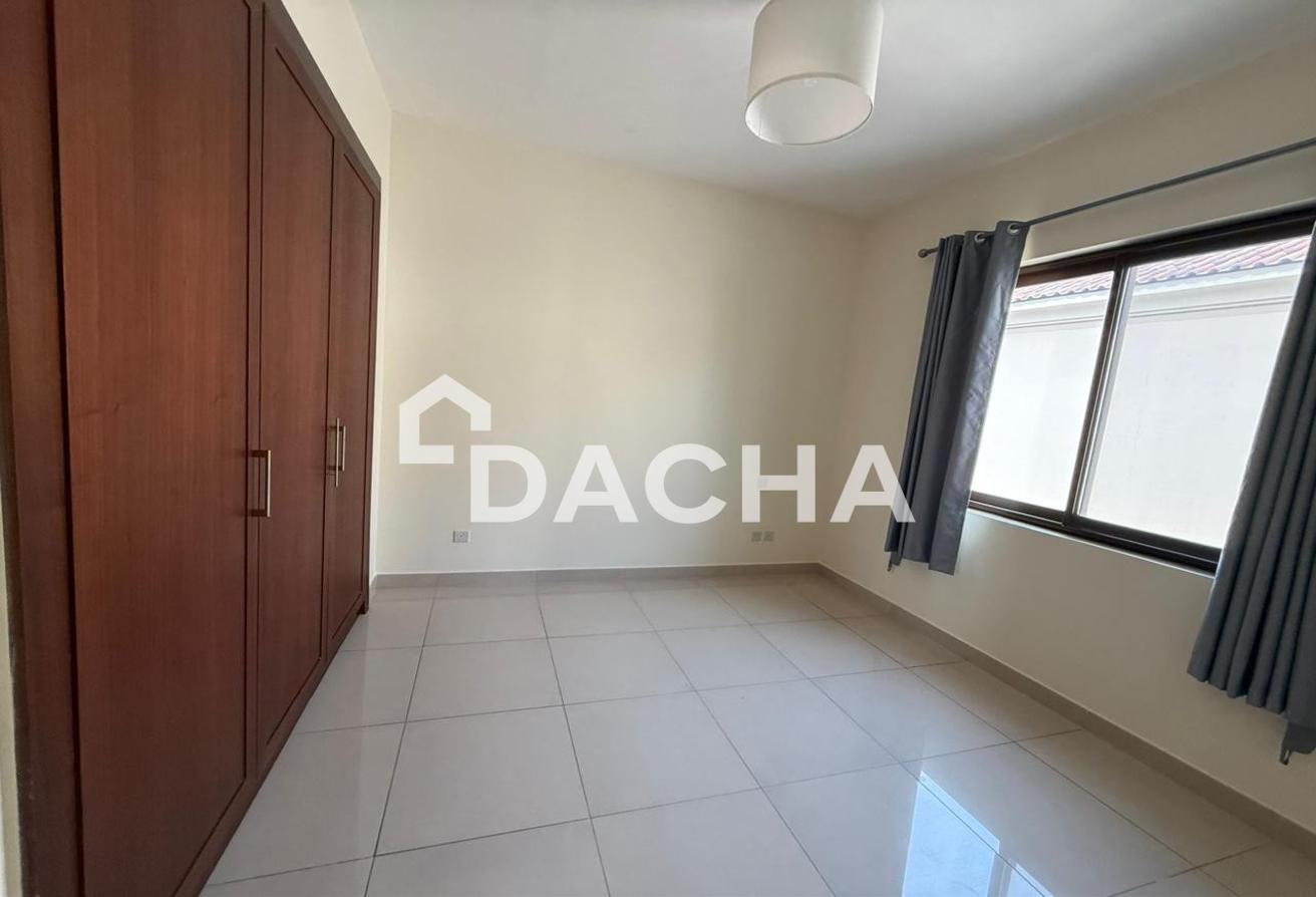 Huge Plot | Close to Amenities | Vacant photo 9