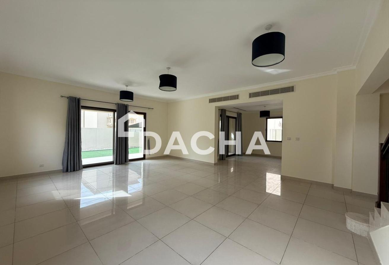 Huge Plot | Close to Amenities | Vacant photo 2